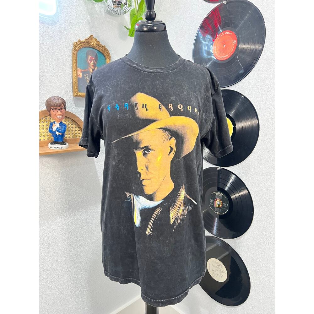 Vintage Garth Brooks Graphic T-Shirt – Washed Black